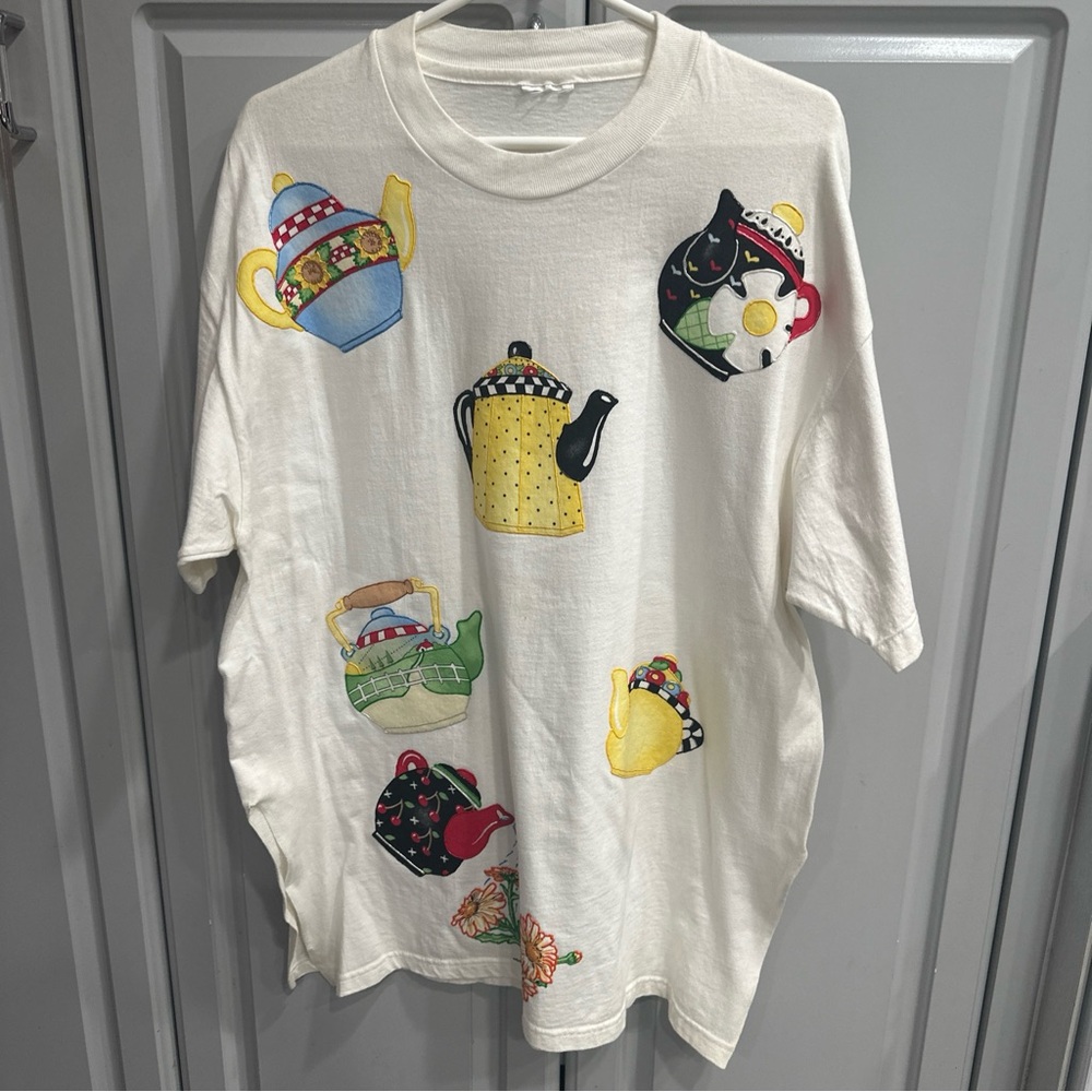 Vtg DIY 80’s Puff Paint Tee, Aplique Patchwork Painted Tea Pots, 1980’s Trend